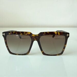 NEW!!! Tom Ford women sunglasses Sabrina 02 TF764 52H Authentic